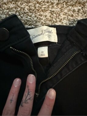 Universal Thread Women's Black High-Rise Jeans